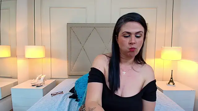 CarolinnaSaenz online show from 24, 7, 2026