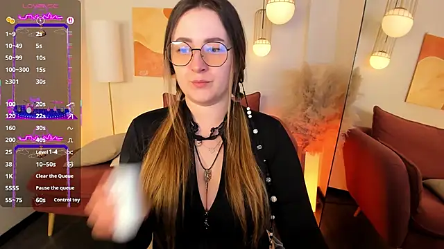 EmmaBloomm online show from 18, 12, 2025