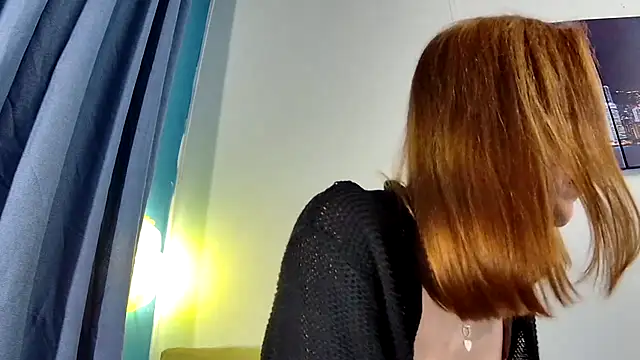Leila cam18 online show from 12, 6, 2026