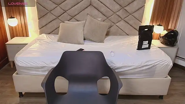 Laracooper  online show from 11, 3, 2026