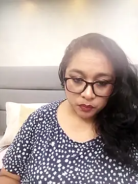 ViickyLee online show from 16, 11, 2025