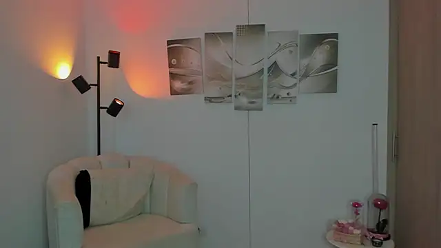 haileyflorez  online show from 17, 2, 2026