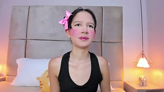 Snapshot of angelaG1 chatting on 28, 11, 2025 angelaG1 online show from 28, 11, 2025