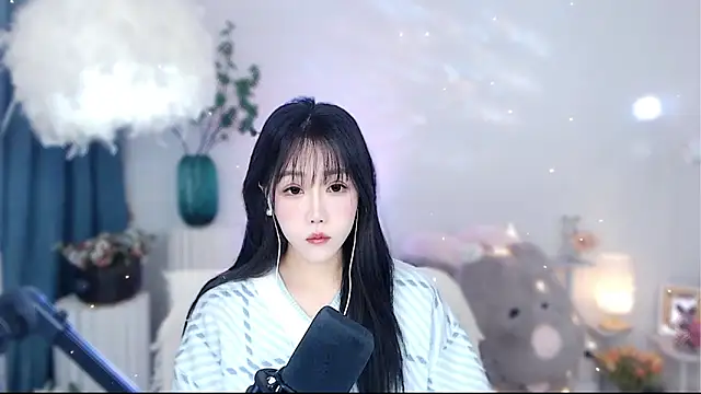 Laura 520 online show from 22, 11, 2025