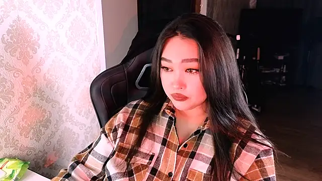 Snapshot of Emma_Uilson chatting on 15, 12, 2025 Emma Uilson online show from 15, 12, 2025