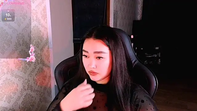 Snapshot of Emma_Uilson chatting on 21, 12, 2025 Emma Uilson online show from 21, 12, 2025