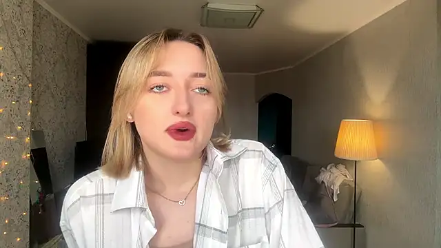 Snapshot of Emily_lyy chatting on 20, 11, 2025 Emily lyy online show from 20, 11, 2025