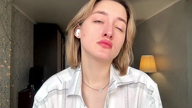 Snapshot of Emily_lyy chatting on 21, 11, 2025 Emily lyy online show from 21, 11, 2025