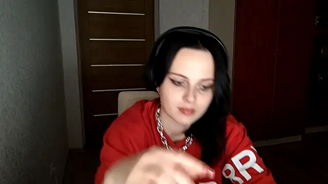 Snapshot of LouiseMarengo chatting on 5, 12, 2025 LouiseMarengo online show from 5, 12, 2025