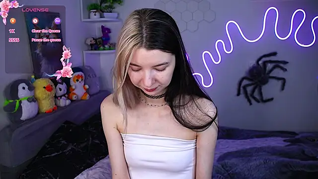 Emmie shy online show from 28, 4, 2026