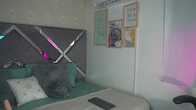 AlinnaJohnson online show from 25, 4, 2026