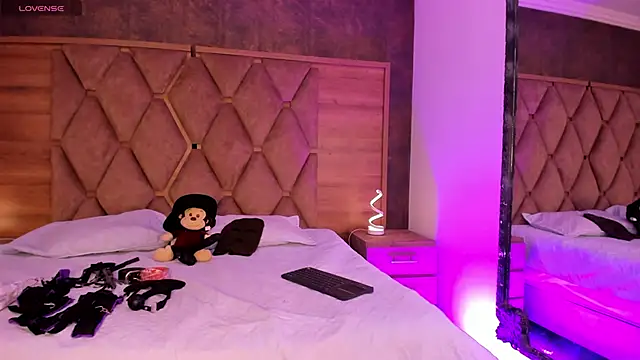 VictoriaSaenz1  online show from 17, 11, 2025