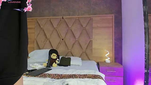 VictoriaSaenz1  online show from 21, 11, 2025