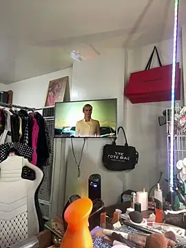 Motherbigbus online show from 27, 4, 2026