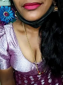 Snapshot of Premalatha_28 chatting on 17, 11, 2025 Premalatha 28 online show from 17, 11, 2025