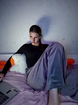 carolinakis  online show from 10, 3, 2026