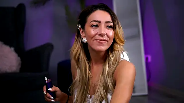 JuliaHyde online show from 19, 12, 2025