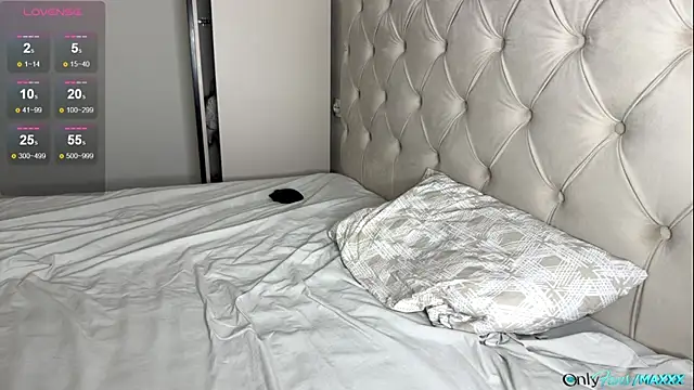 Maxhornyblondieman online show from 25, 6, 2026