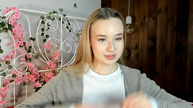 Snapshot of KristleKirst chatting on 18, 11, 2025 KristleKirst online show from 18, 11, 2025