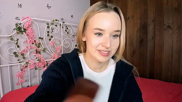 Snapshot of KristleKirst chatting on 20, 11, 2025 KristleKirst online show from 20, 11, 2025