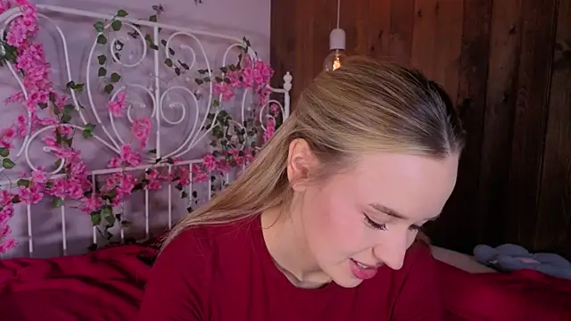 Snapshot of KristleKirst chatting on 25, 11, 2025 KristleKirst online show from 25, 11, 2025