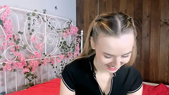 Snapshot of KristleKirst chatting on 29, 11, 2025 KristleKirst online show from 29, 11, 2025