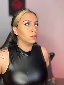 Snapshot of VeloraVyxen_ chatting on 3, 12, 2025 VeloraVyxen online show from 3, 12, 2025