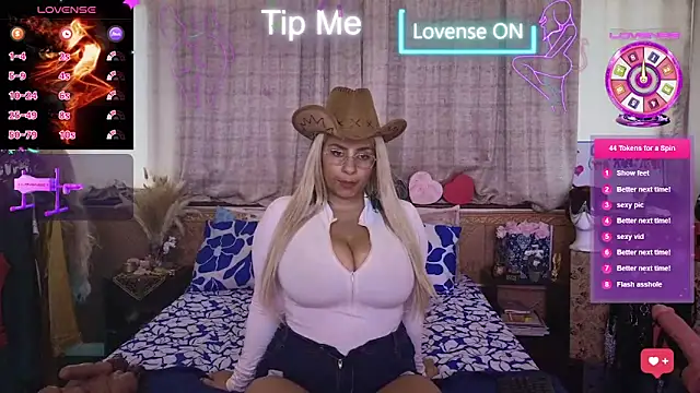 Snapshot of LaReineCleo chatting on 23, 2, 2026 LaReineCleo online show from 23, 2, 2026