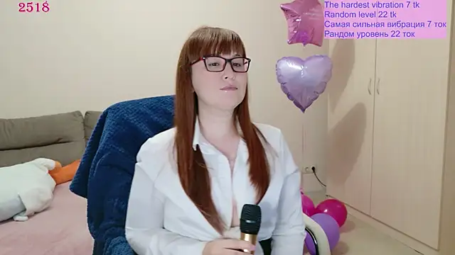 Snapshot of Foxy-lady chatting on 7, 6, 2026 Foxy-lady online show from 7, 6, 2026