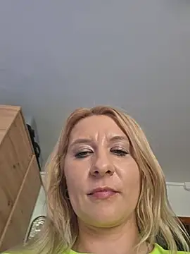 Snapshot of KaylinJan chatting on 8, 6, 2026 KaylinJan online show from 8, 6, 2026