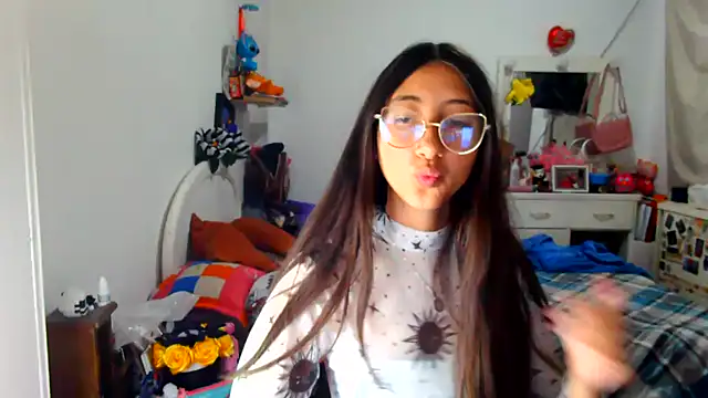 Snapshot of Nanylux chatting on 21, 11, 2025 Nanylux online show from 21, 11, 2025