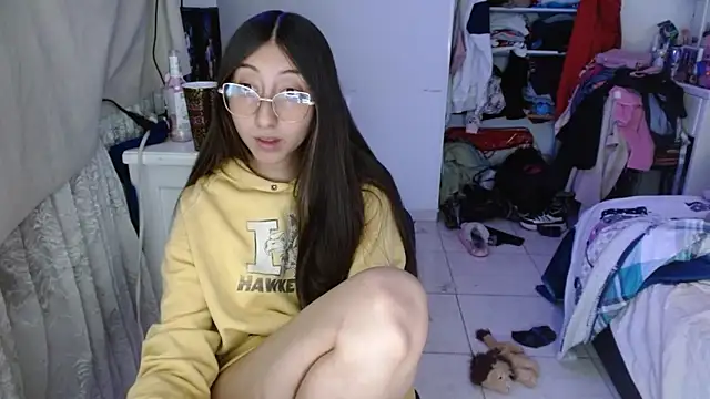 Snapshot of Nanylux chatting on 4, 12, 2025 Nanylux online show from 4, 12, 2025