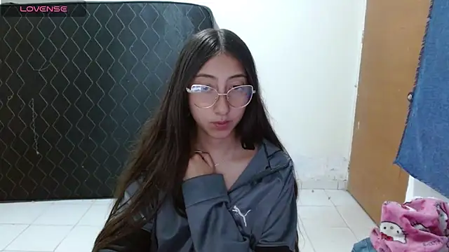 Snapshot of Nanylux chatting on 28, 4, 2026 Nanylux online show from 28, 4, 2026