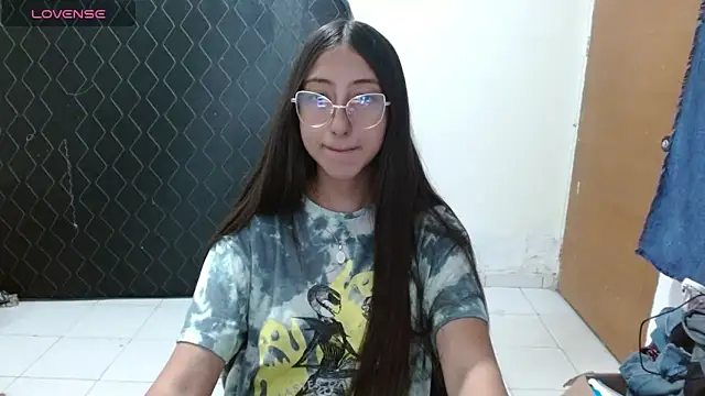 Snapshot of Nanylux chatting on 3, 5, 2026 Nanylux online show from 3, 5, 2026
