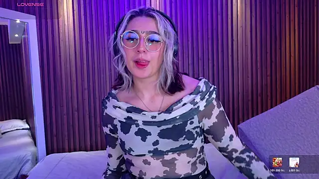 Snapshot of GabyRose9 chatting on 8, 3, 2026 GabyRose9 online show from 8, 3, 2026