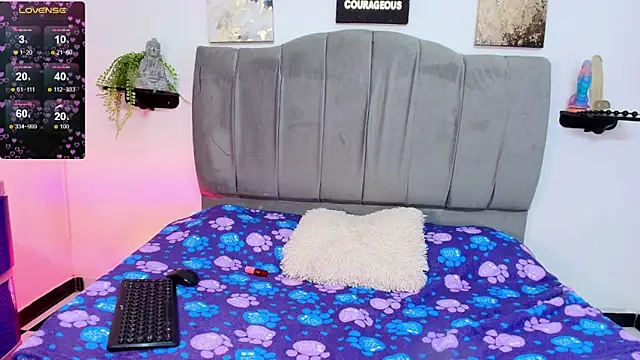 Maddy  Jones online show from 28, 4, 2026