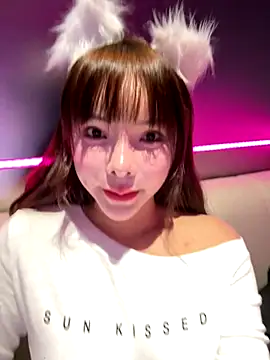 Snapshot of bingmeiren_missy chatting on 19, 11, 2025 bingmeiren missy online show from 19, 11, 2025