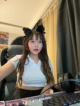 Snapshot of bingmeiren_missy chatting on 24, 11, 2025 bingmeiren missy online show from 24, 11, 2025