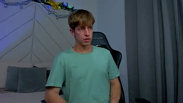 Snapshot of Ostin_Saints chatting on 22, 12, 2025 Ostin Saints online show from 22, 12, 2025