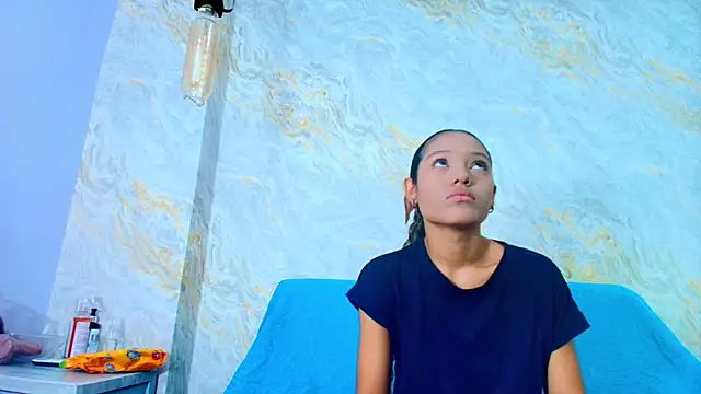 sofiaa little online show from 2, 12, 2025