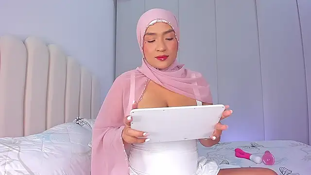 Amira-Zahra online show from 26, 4, 2026