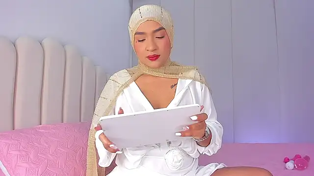 Snapshot of Amira-Zahra chatting on 1, 5, 2026 Amira-Zahra online show from 1, 5, 2026
