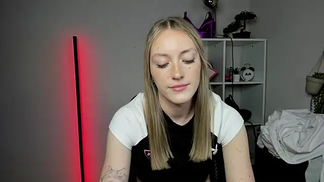 EvelynBlond online show from 11, 3, 2026