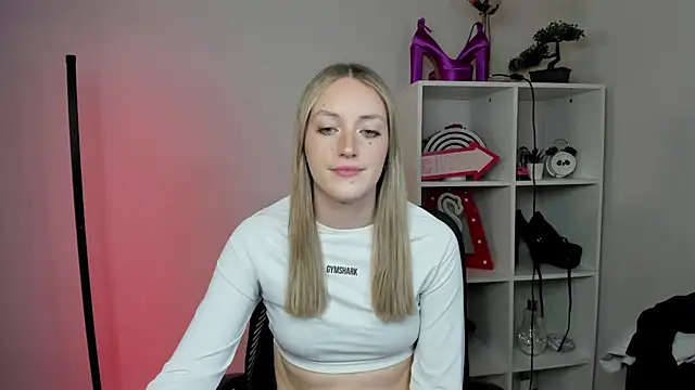 EvelynBlond online show from 18, 3, 2026