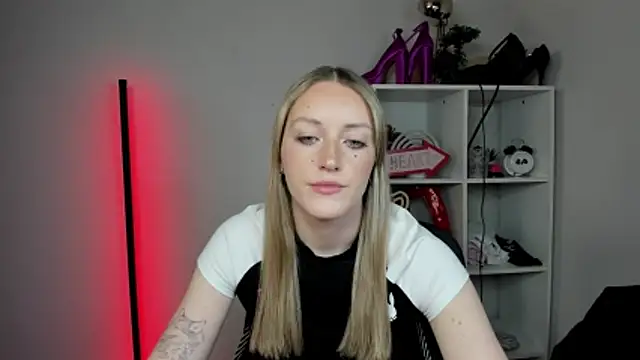 EvelynBlond online show from 21, 4, 2026