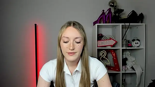 EvelynBlond online show from 22, 4, 2026