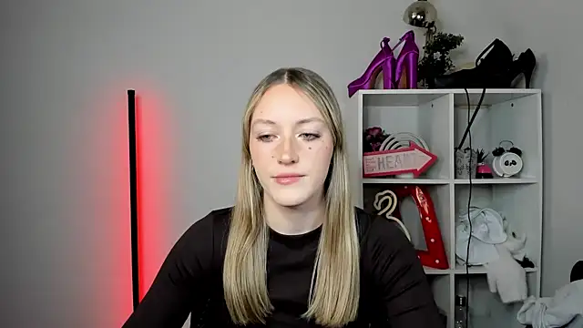 EvelynBlond online show from 24, 4, 2026