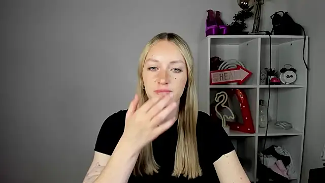 EvelynBlond online show from 11, 6, 2026