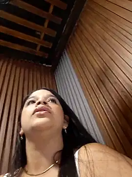 Snapshot of Layla-daring chatting on 9, 6, 2026 Layla-daring online show from 9, 6, 2026