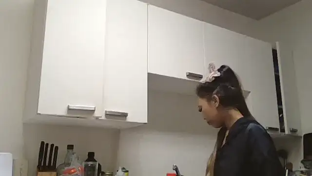 cryptokimgirl online show from 10, 3, 2026